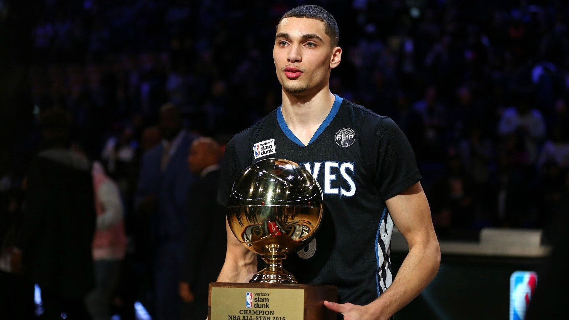 鹈鹕替补发挥抢眼压制开拓者,鹈鹕补强